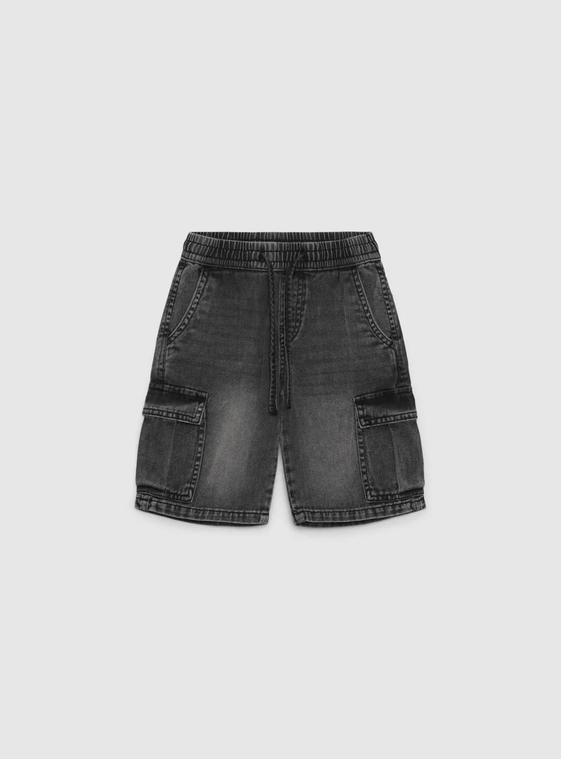 Pantaloncini cargo in denim con coulisse