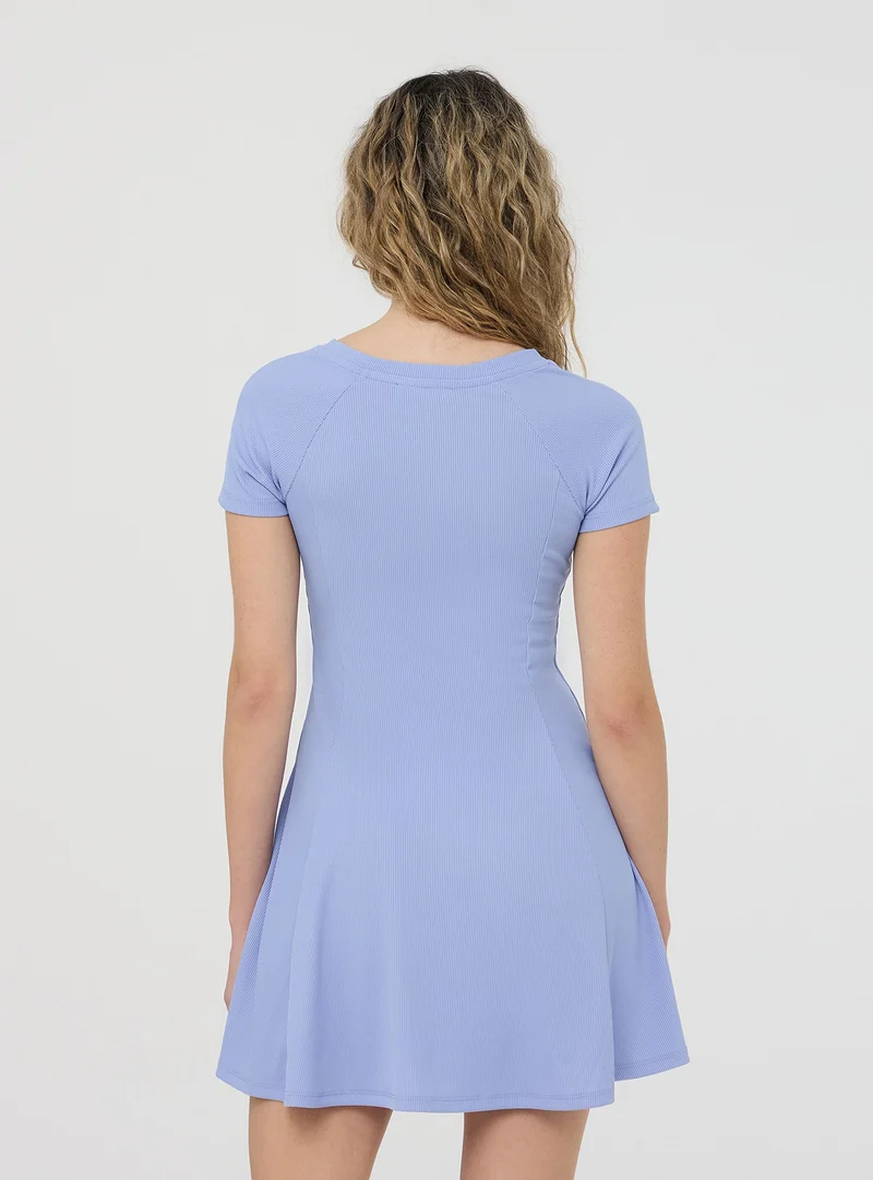 Vestito skater tinta unita a maniche corte