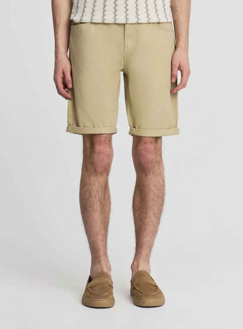 Pantaloncini a 5 tasche con risvolto