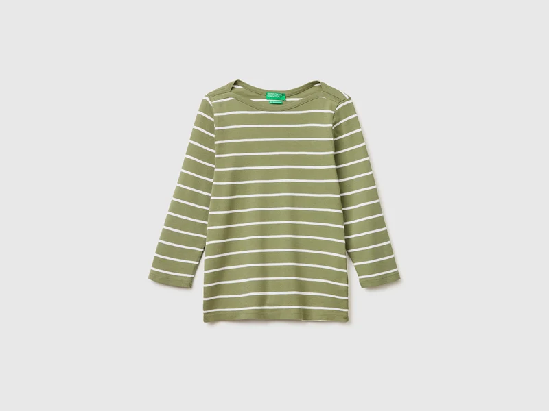 T-shirt a righe con scollo a barchetta