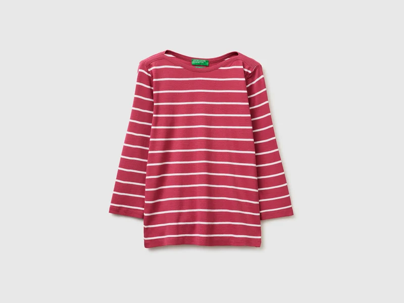 T-shirt a righe con scollo a barchetta