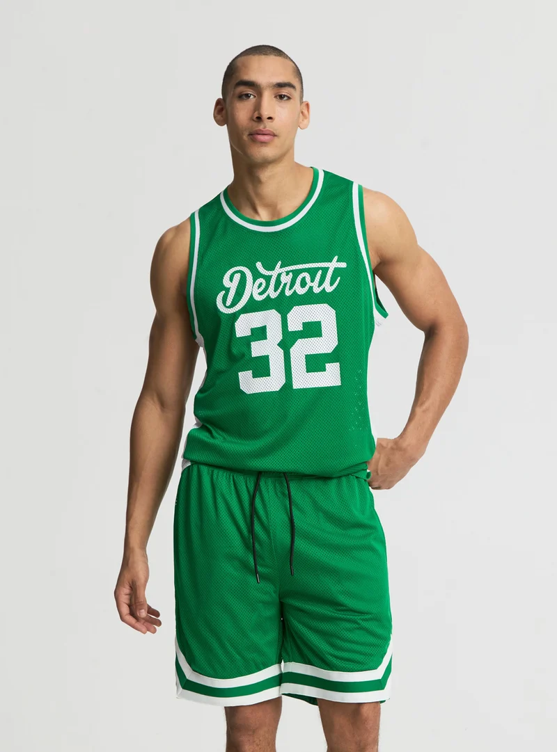 Pantaloncini in rete stile basket con bande a contrasto