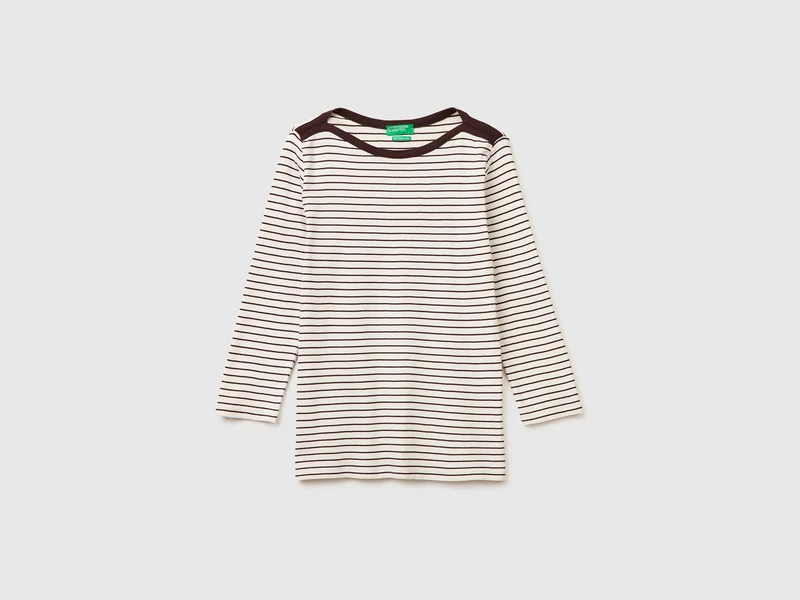 T-shirt a righe con scollo a barchetta