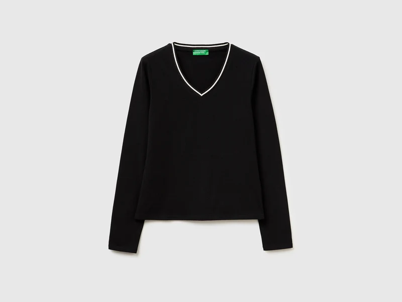 T-shirt aderente scollo a V