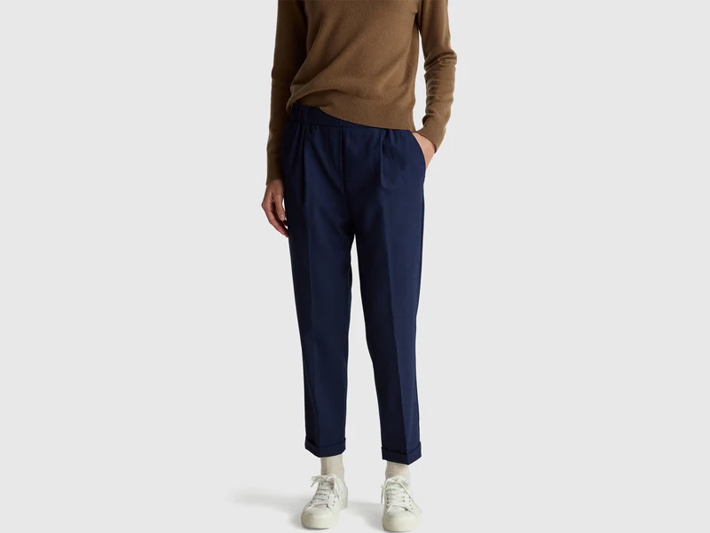 Pantaloni con risvolto in misto viscosa stretch