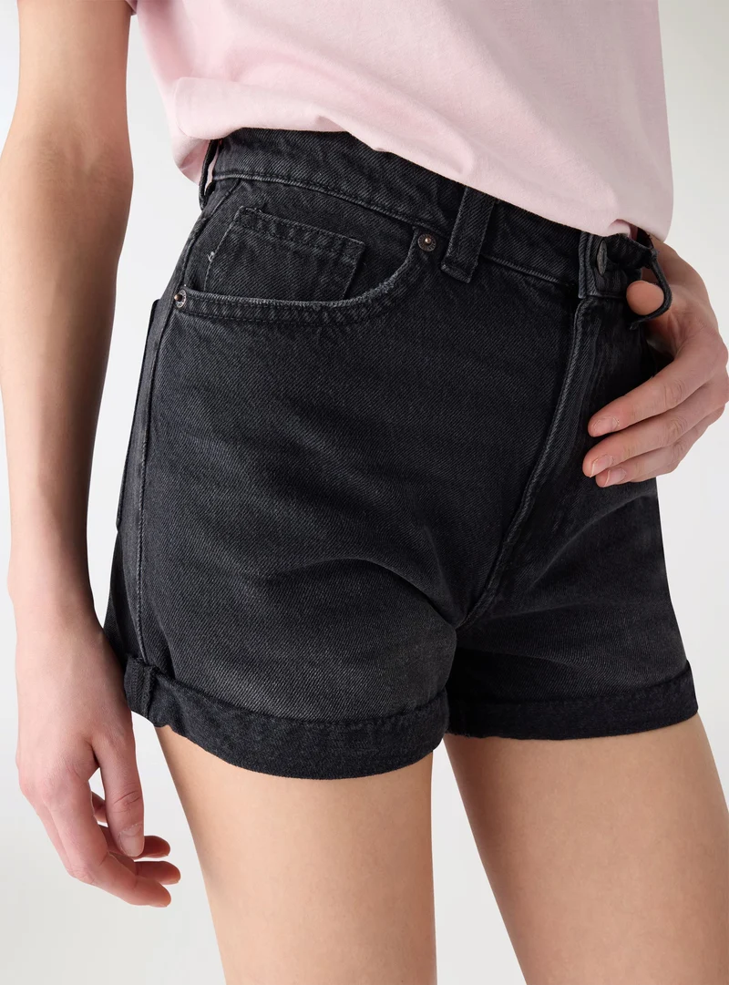 Jeans shorts mom fit a tinta unita
