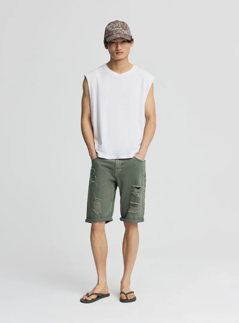 Pantaloncini in denim con strappi