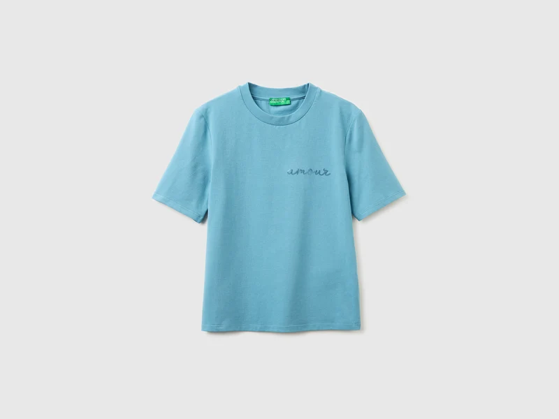 T-shirt con ricamo "amour"