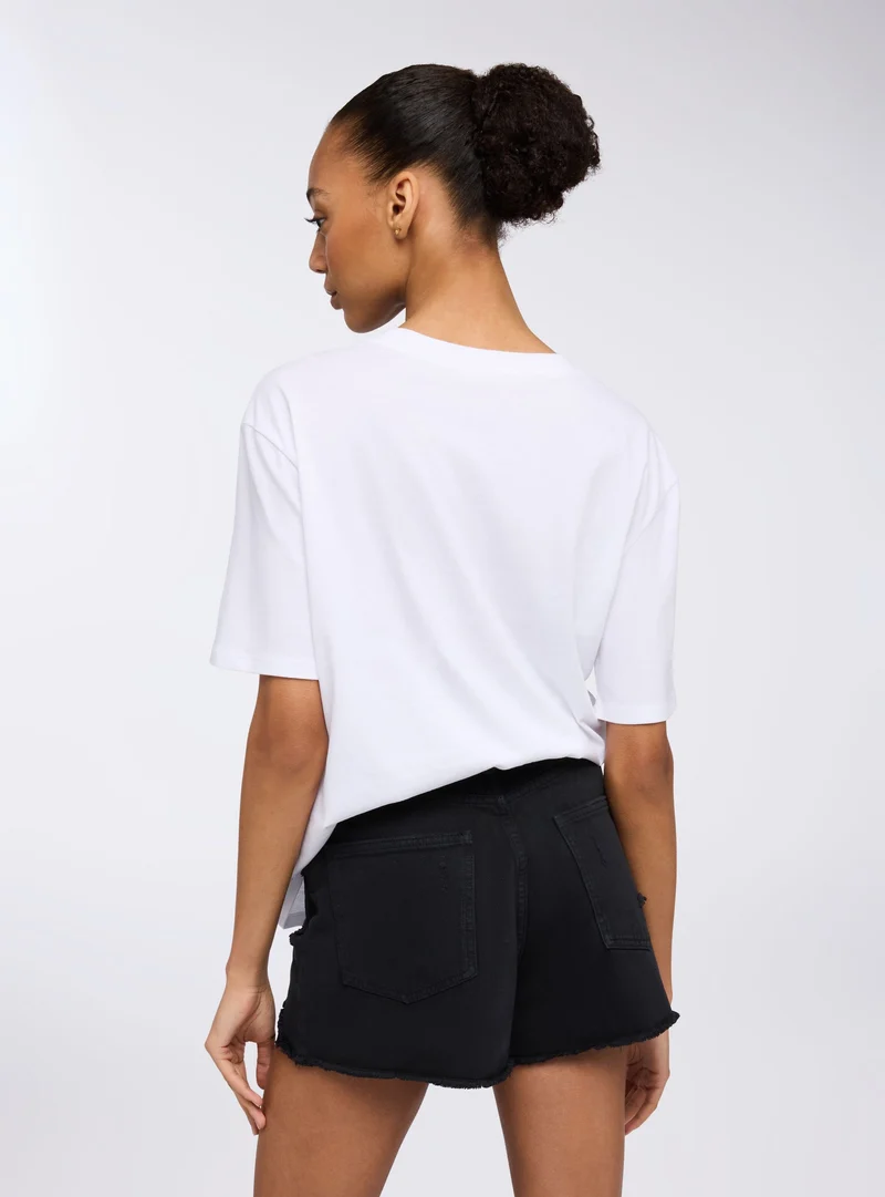 Shorts di jeans con strappi