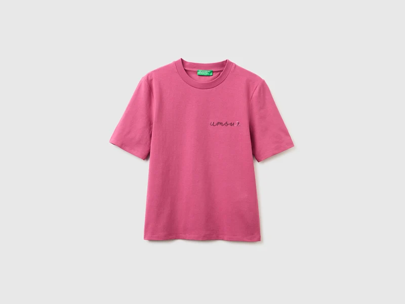 T-shirt con ricamo "amour"