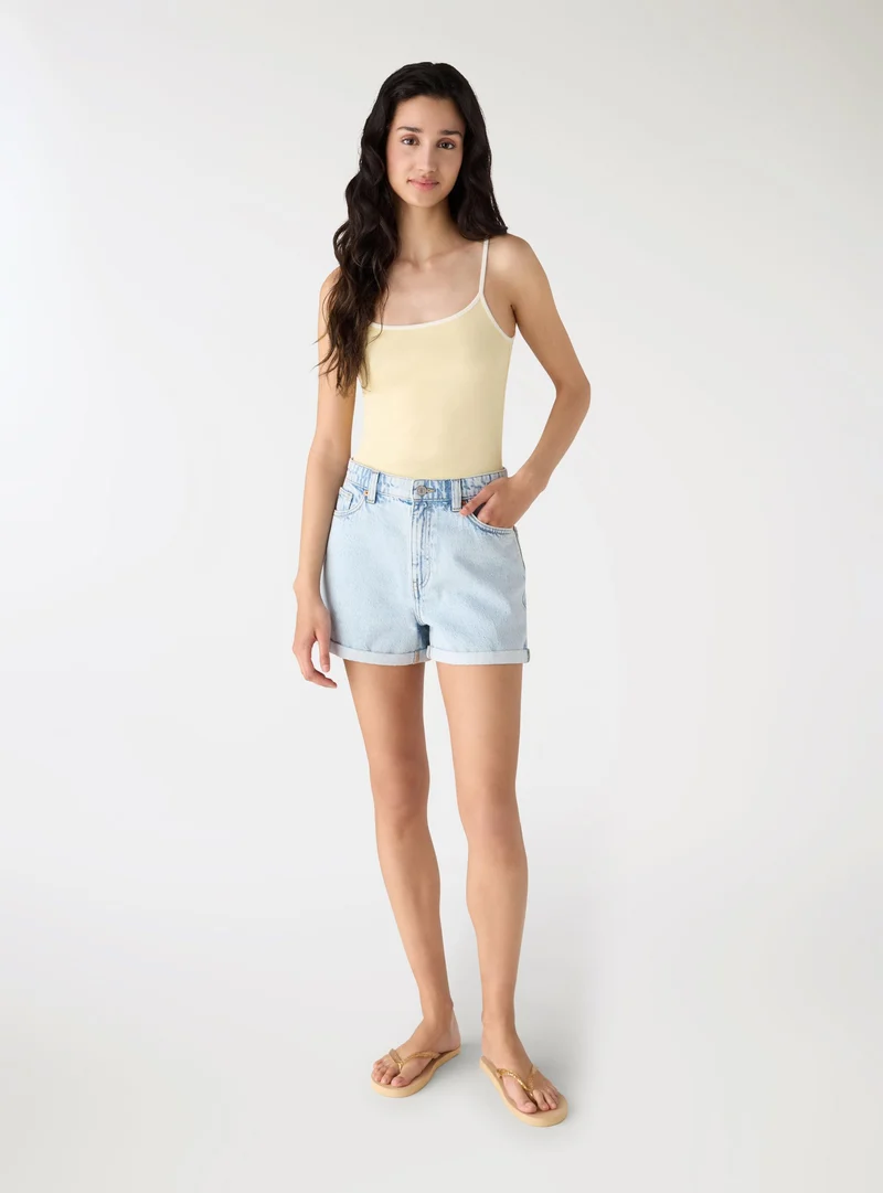 Jeans shorts mom fit a tinta unita