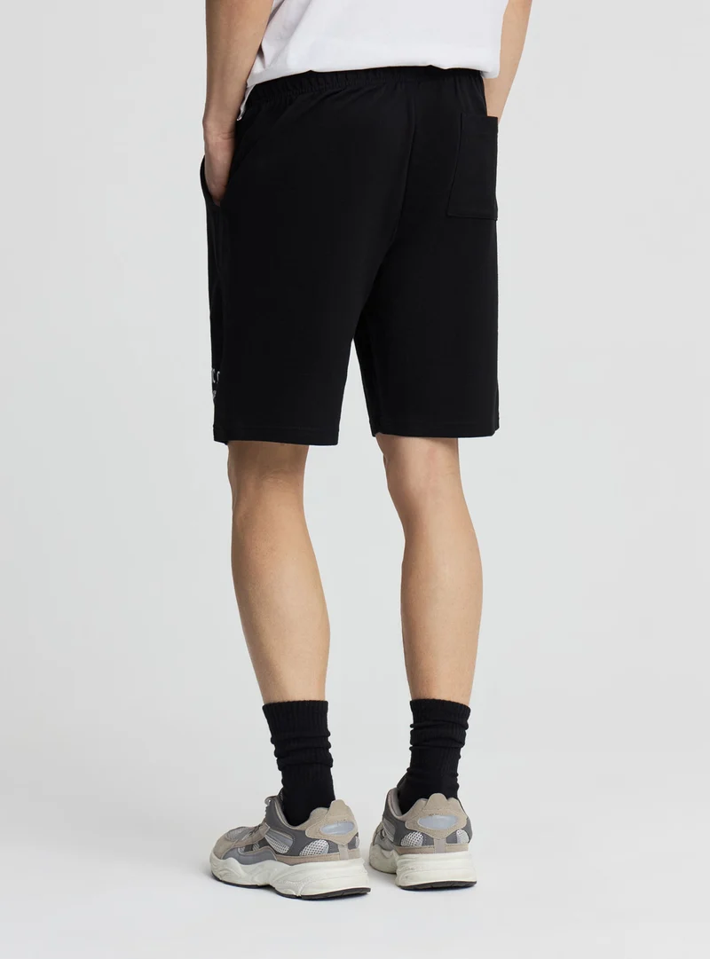 Pantaloncini tuta con coulisse e stampa