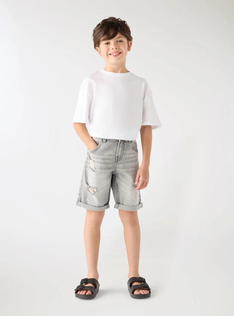 Pantaloncini jeans con strappi