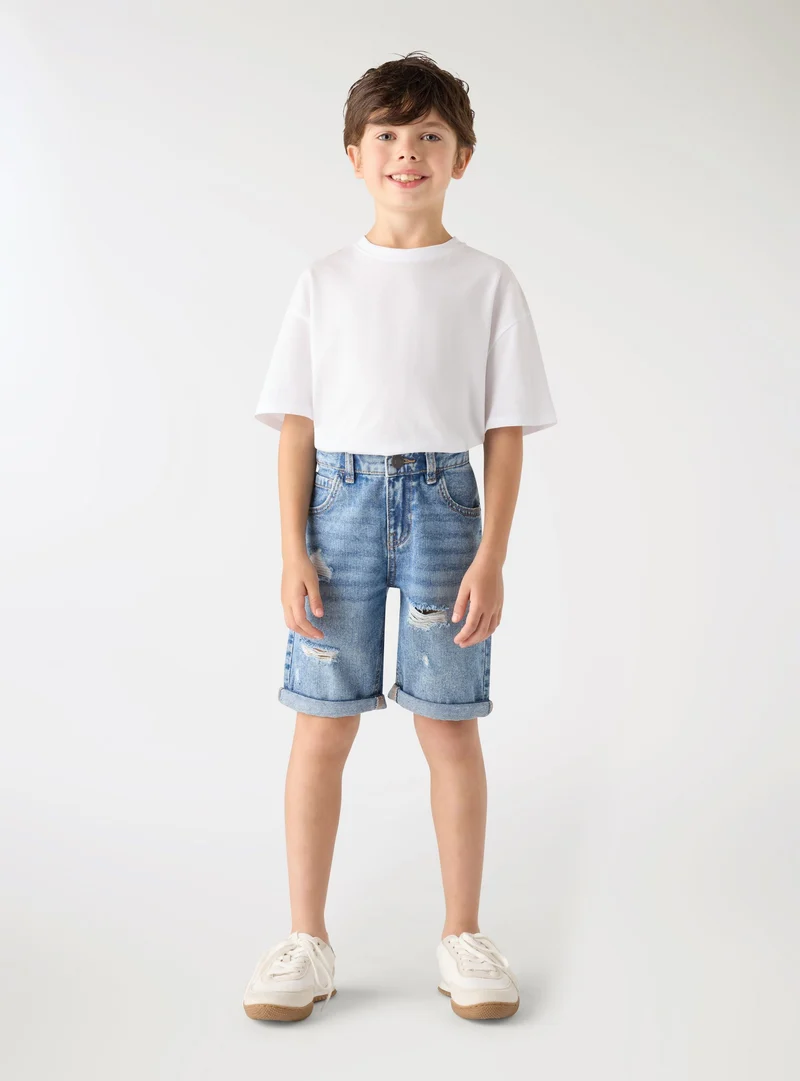 Pantaloncini in denim con strappi