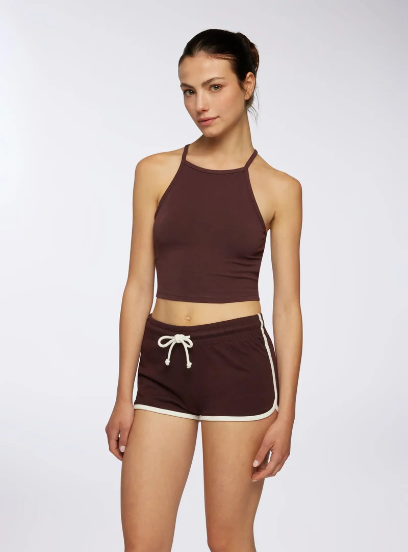 Shorts tuta con profili a contrasto
