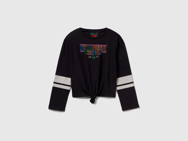 T-shirt con nodo Stranger Things