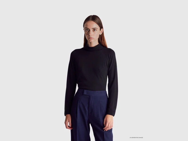 Maglione dolcevita nero in misto lana e cashmere
