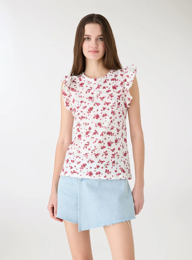 T-shirt con stampa fiori e maniche con balze