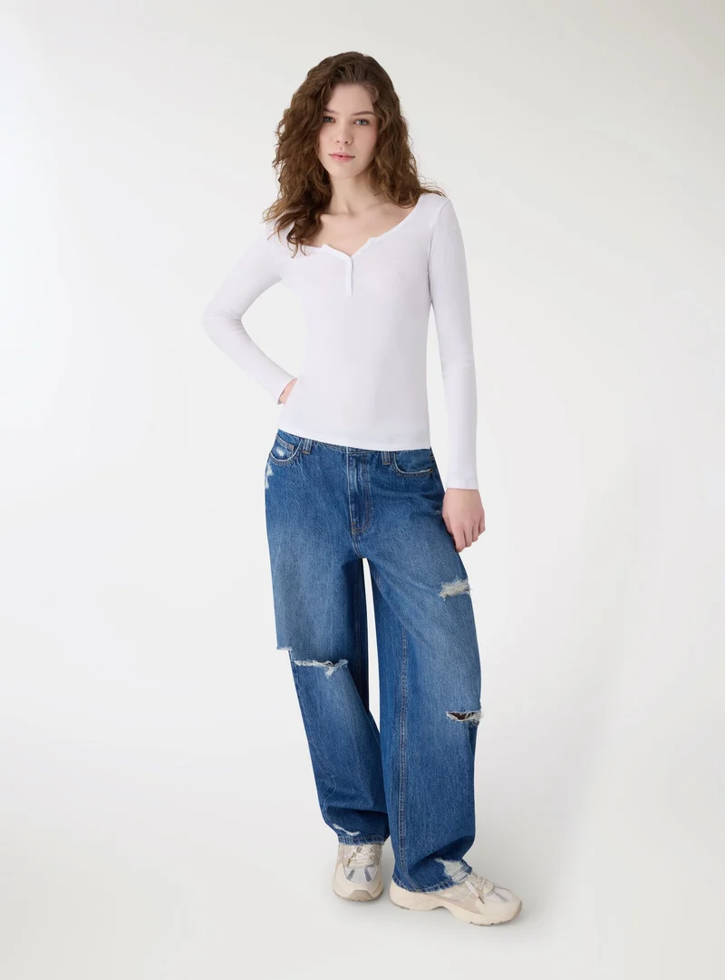 T-shirt con scollo serafino