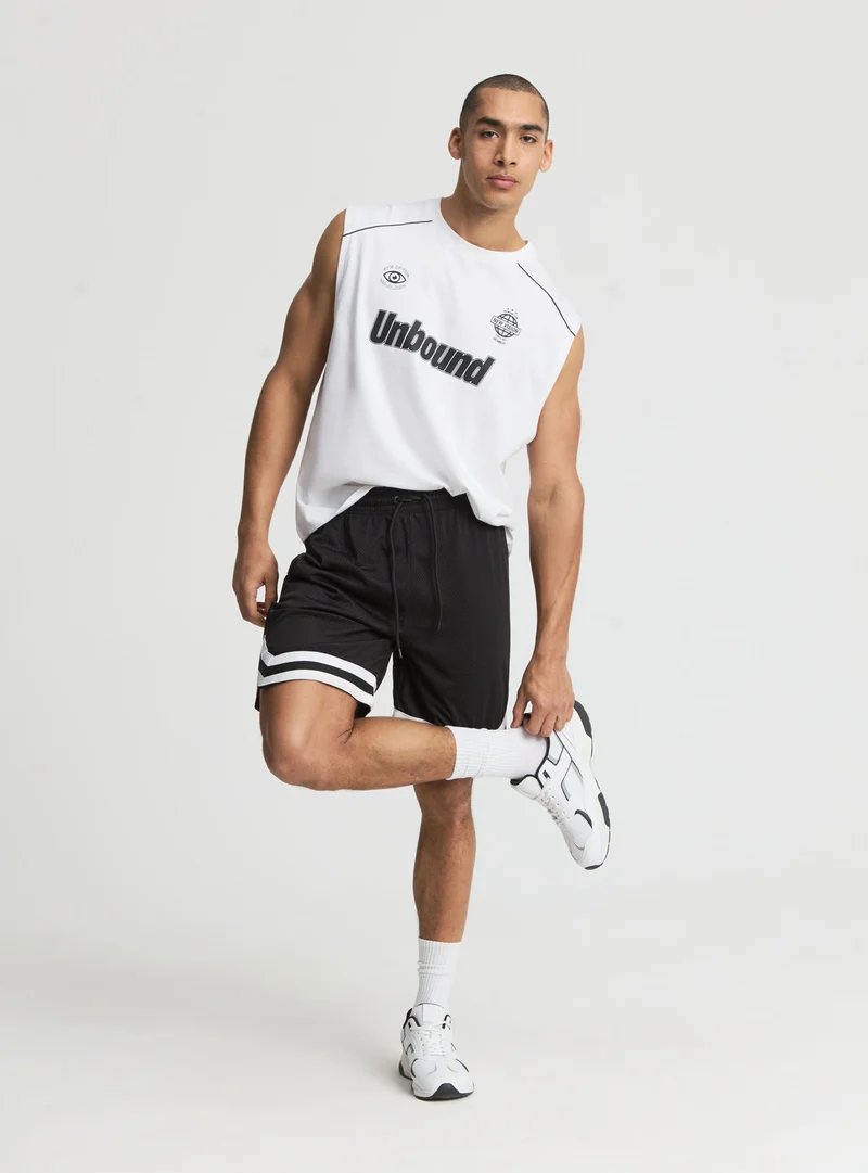 Pantaloncini in rete stile basket con bande a contrasto