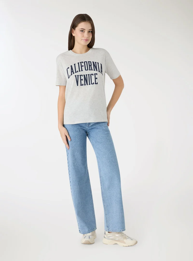 T-shirt ampia con stampa college