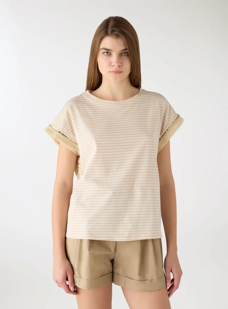 T-shirt a righe con passamaneria