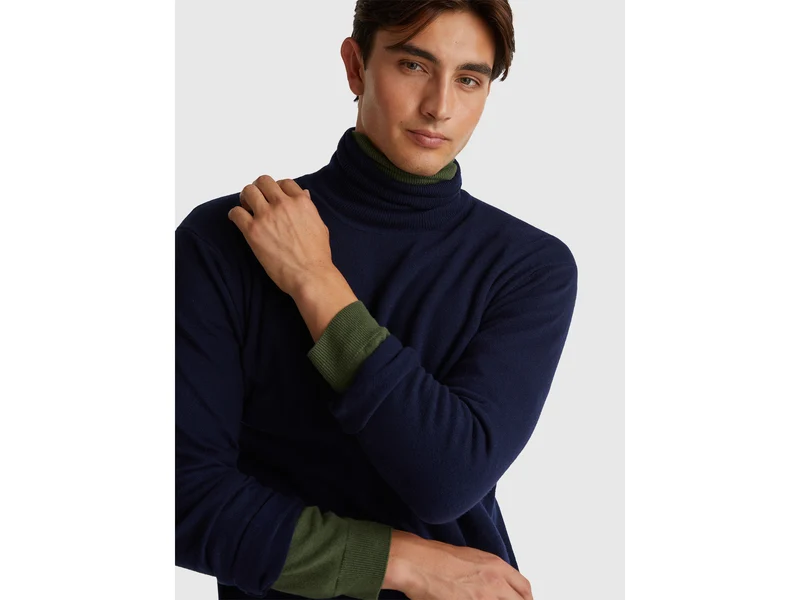 Dolcevita blu scuro in pura lana Merino