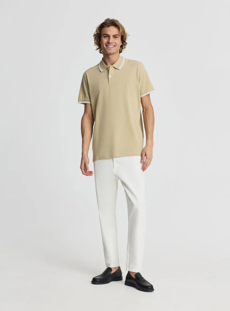 T-shirt polo con profili a contrasto