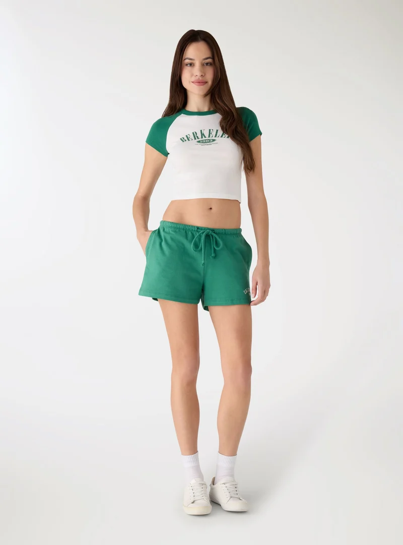 Pantaloni tuta corti con ricamo college