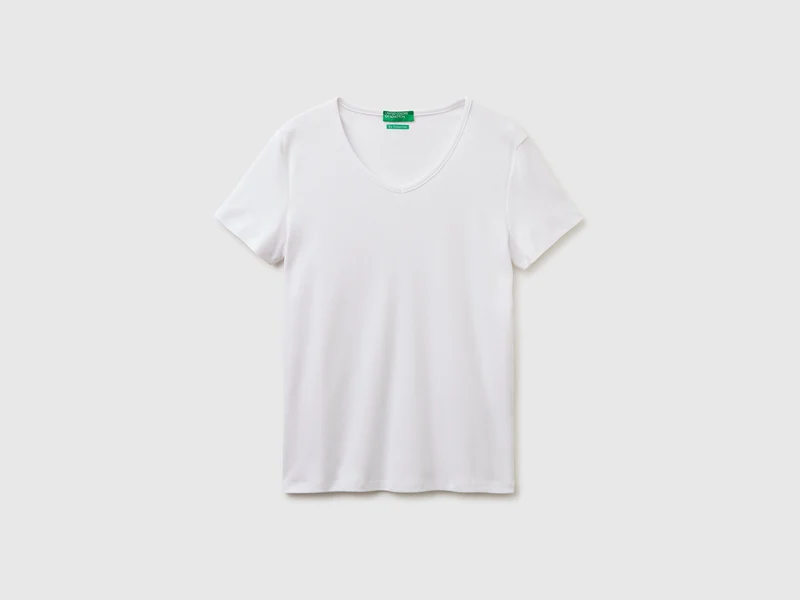 T-shirt slim fit con scollo a V