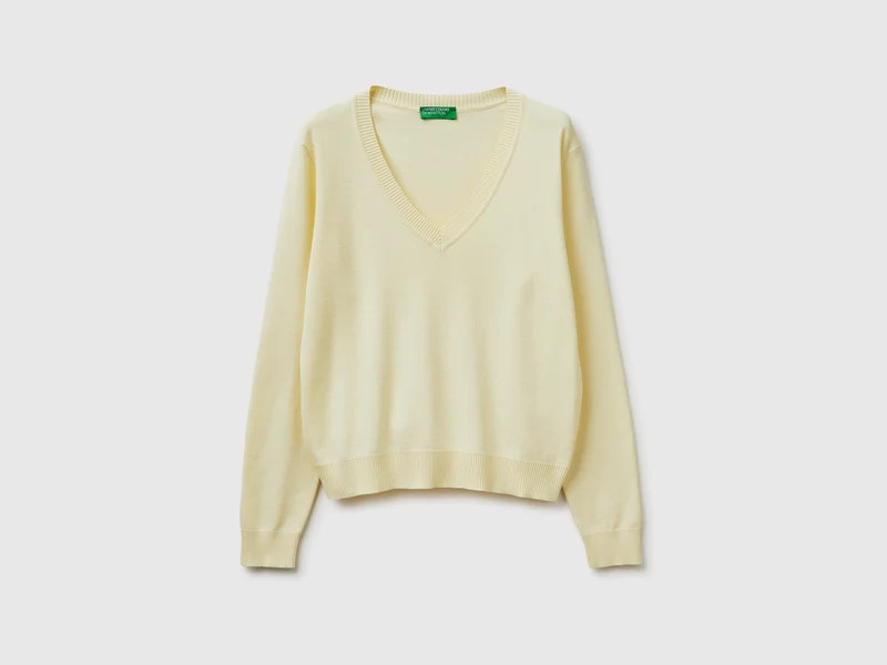 Maglia giallo chiaro in cotone tricot con scollo a V