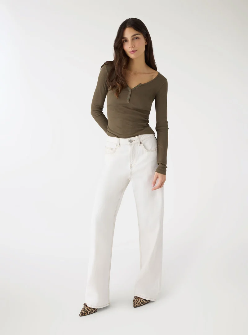 T-shirt con scollo serafino