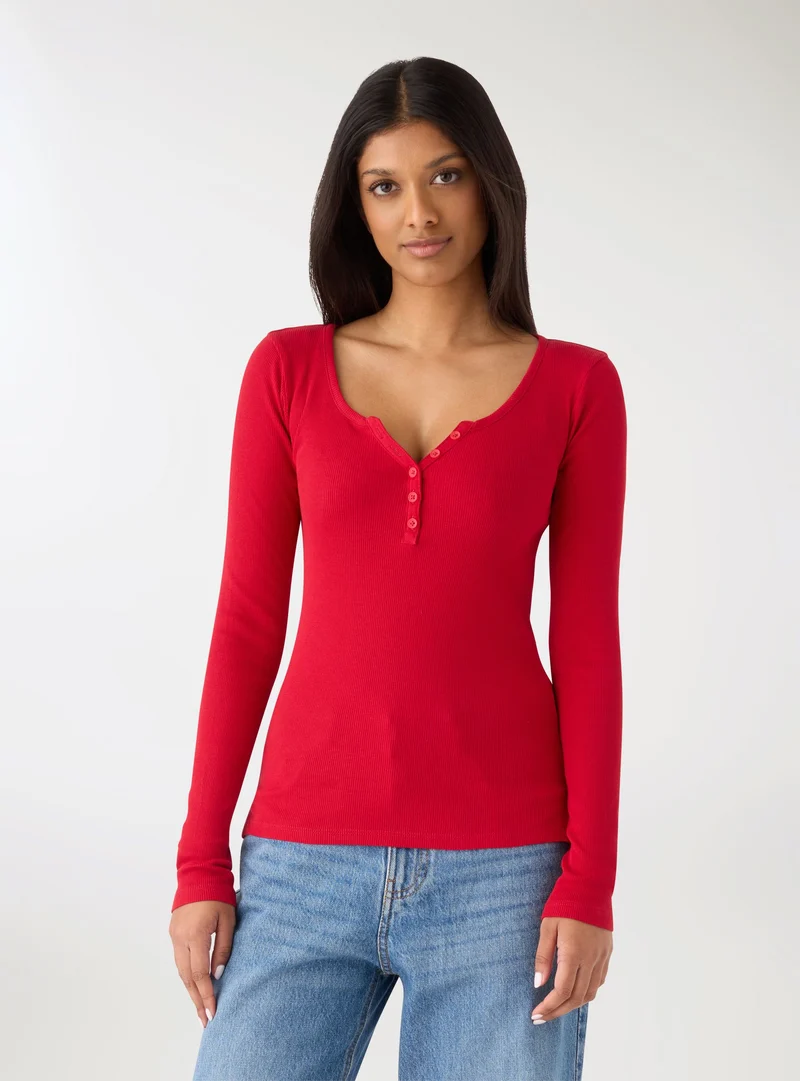 T-shirt con scollo serafino