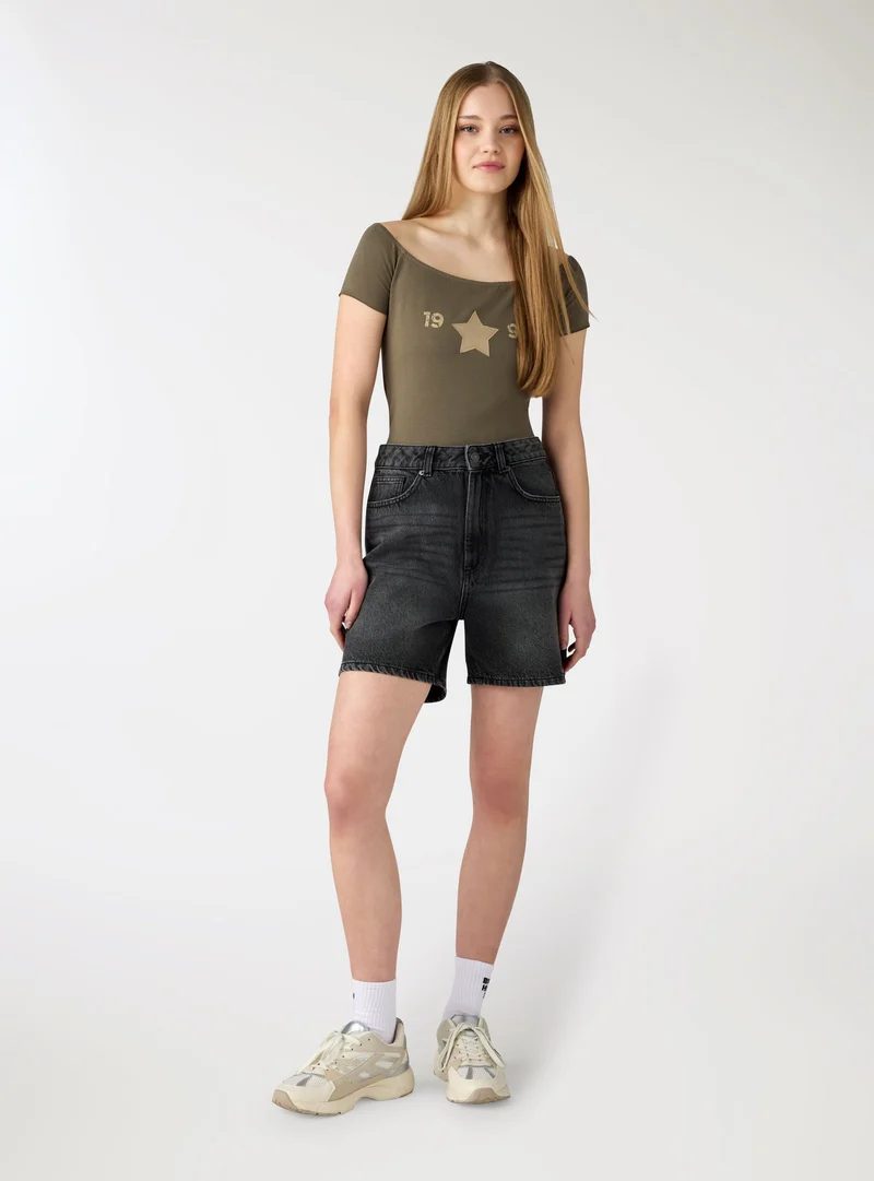 Shorts bermuda in jeans a tinta unita