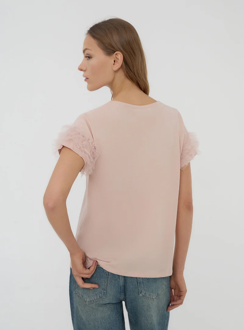 T-shirt con maniche a balze in tulle