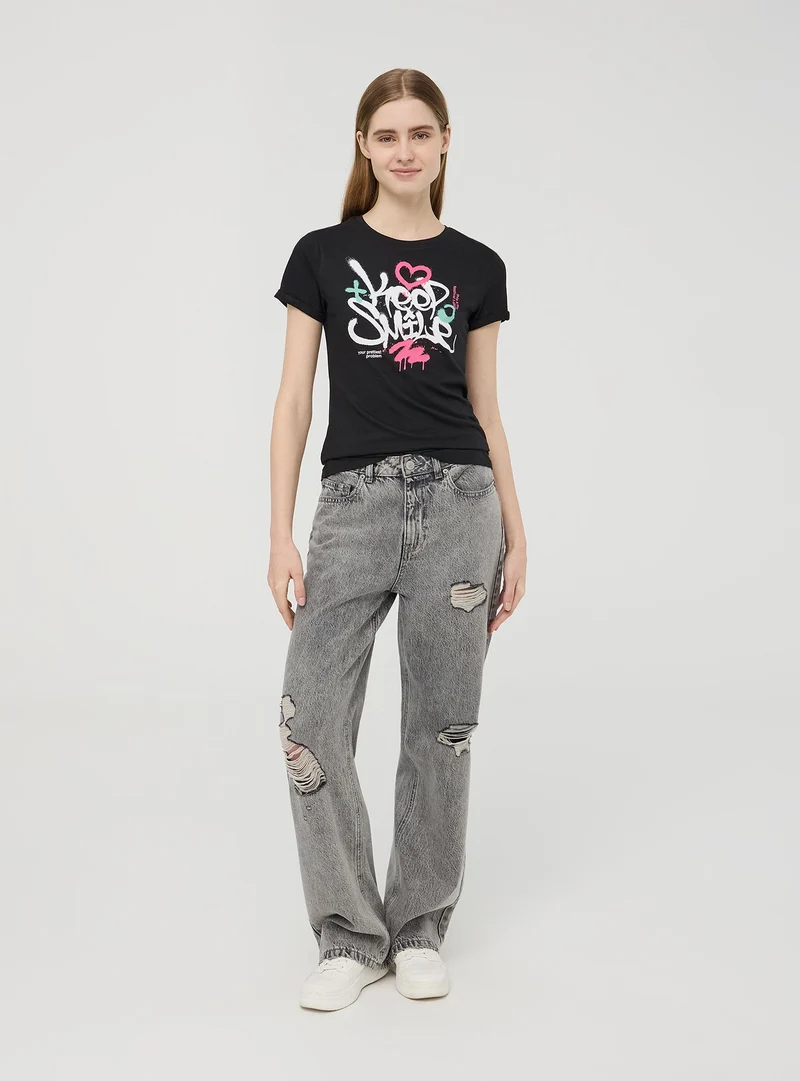 T-shirt slim fit con stampa graffiti