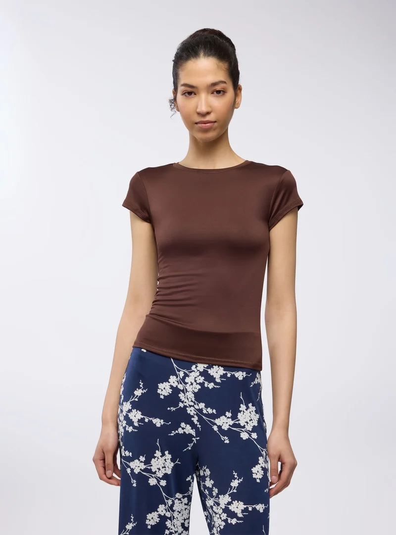 T-shirt tinta unita elasticizzata