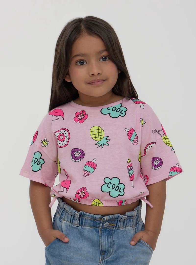 T-shirt crop con cordini e stampe