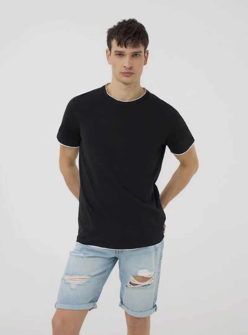 T-shirt doppiata tinta unita