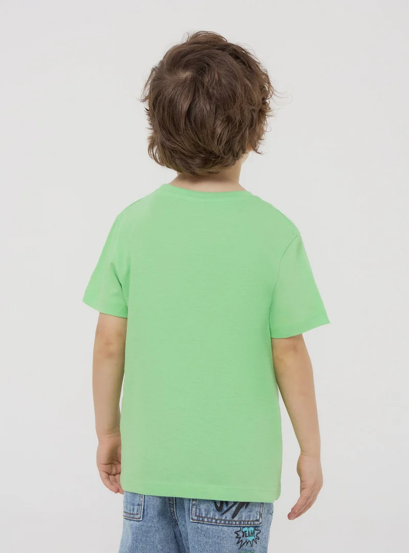 T-shirt stampa dinosauro e skateboard