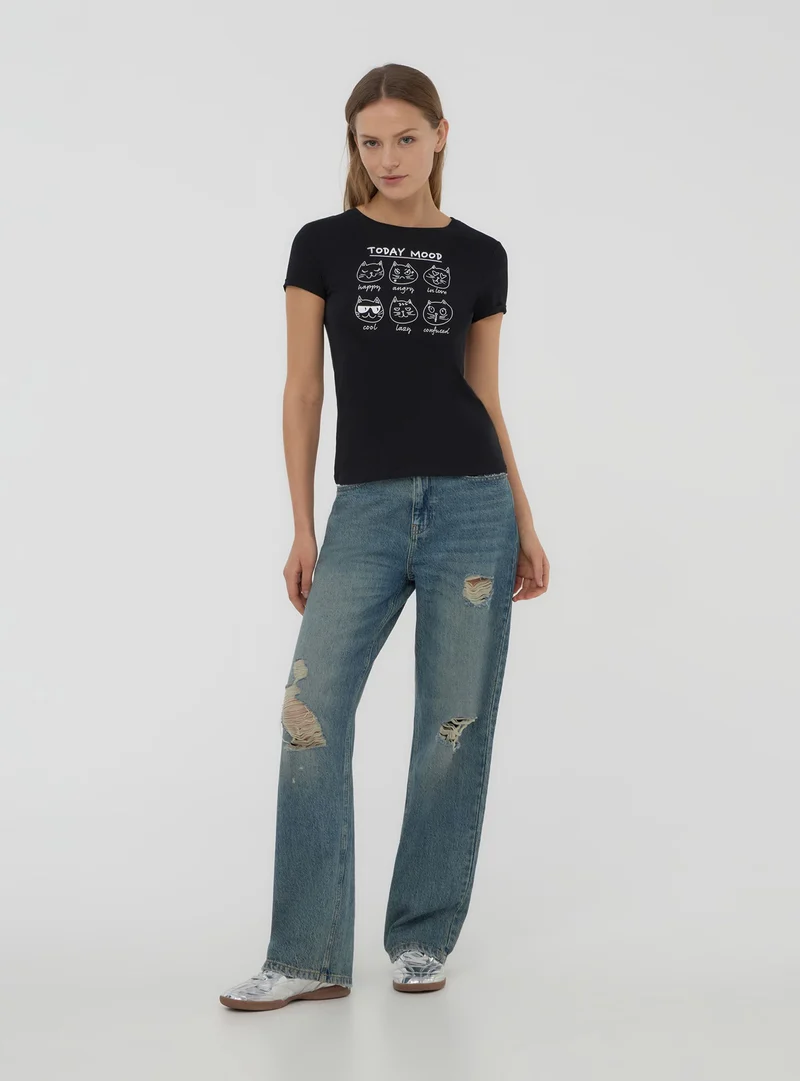 T-shirt slim fit con stampa gattini