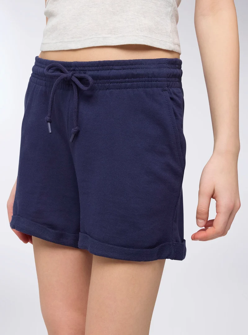 Shorts tuta a vita alta con risvolto