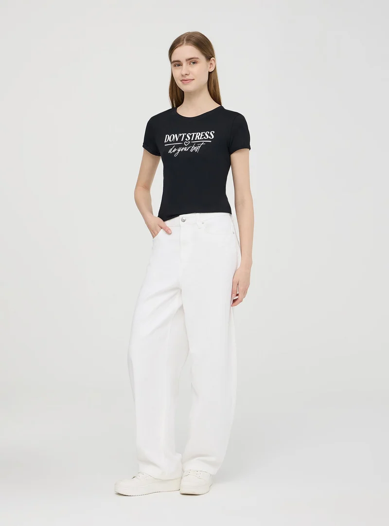 T-shirt slim fit con scritta