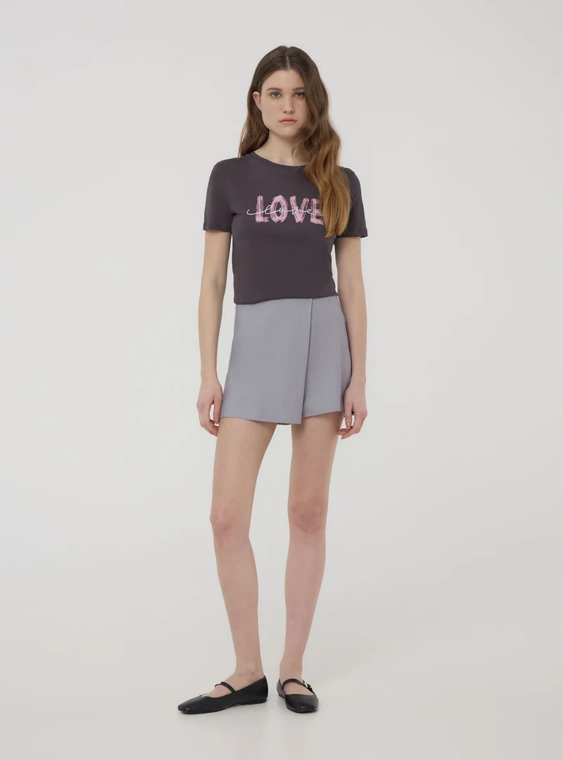 T-shirt scritta love