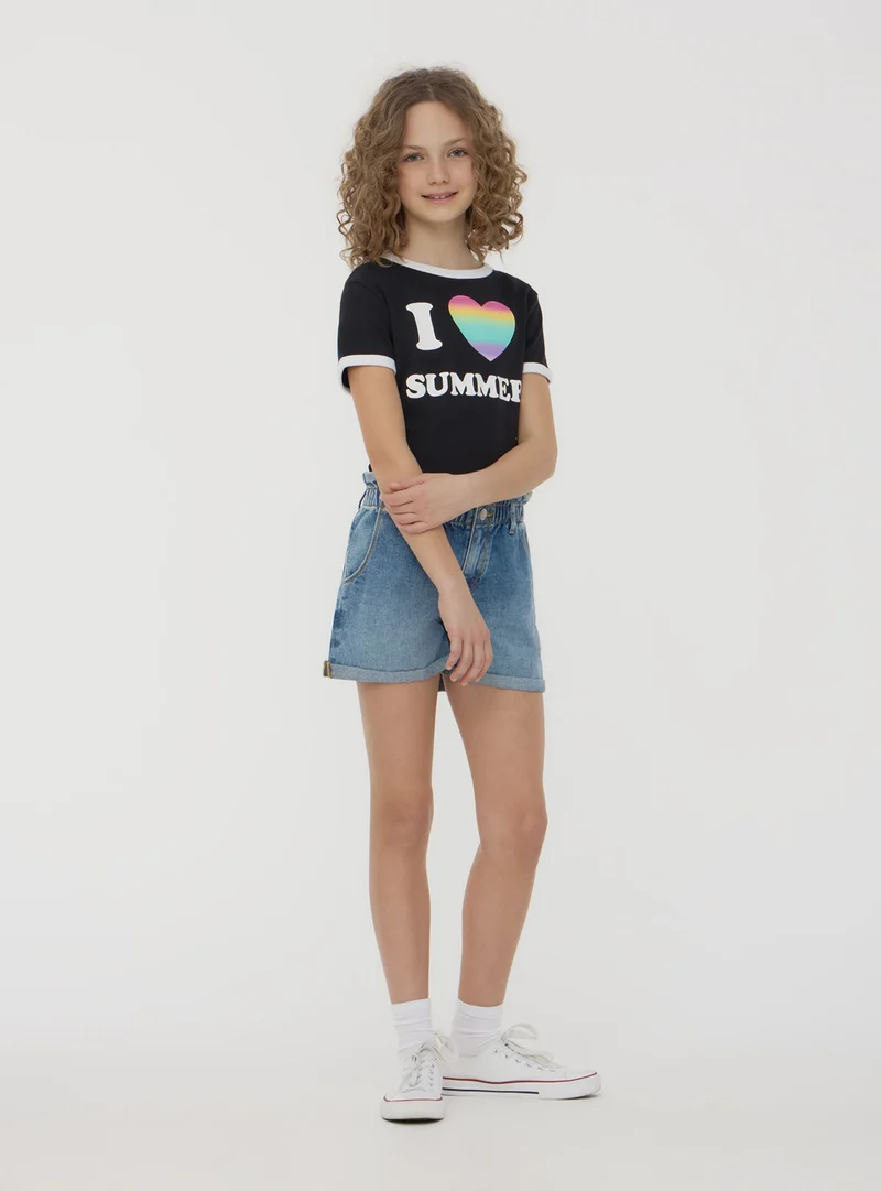 T-shirt con scritta e profili a contrasto