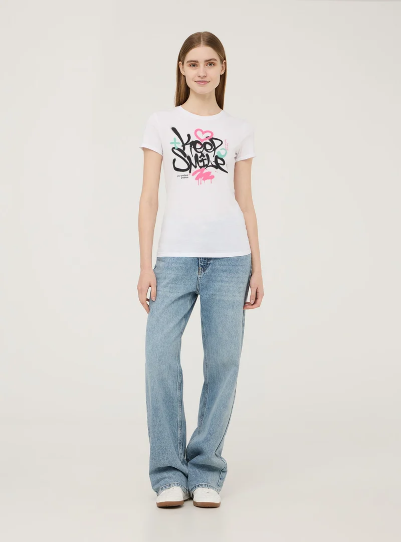 T-shirt slim fit con stampa graffiti