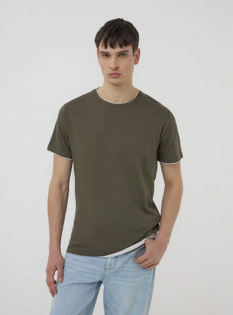 T-shirt doppiata tinta unita