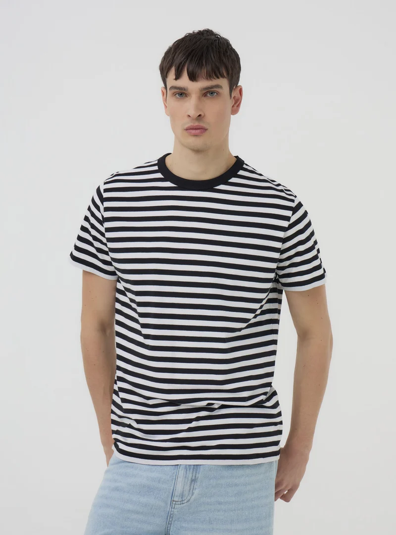 T-shirt a righe stile marinaro