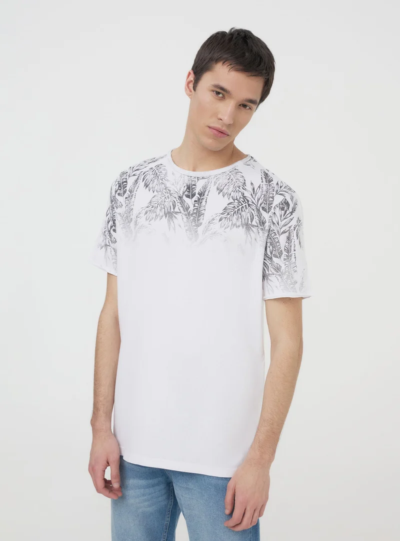 T-shirt con fantasia palme sulle spalle