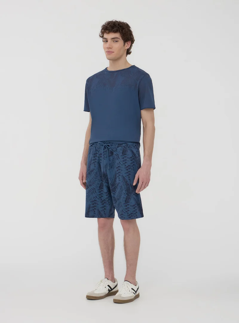 T-shirt con fantasia palme sulle spalle